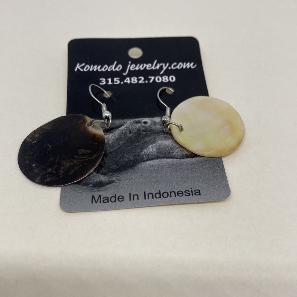 NWT- Shell Earrings - Picture 2 of 3